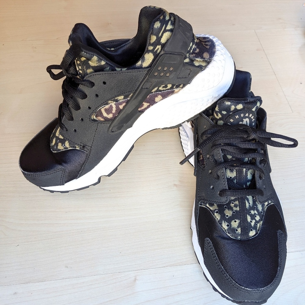 Women's Nike Huaraches Animal Print 8